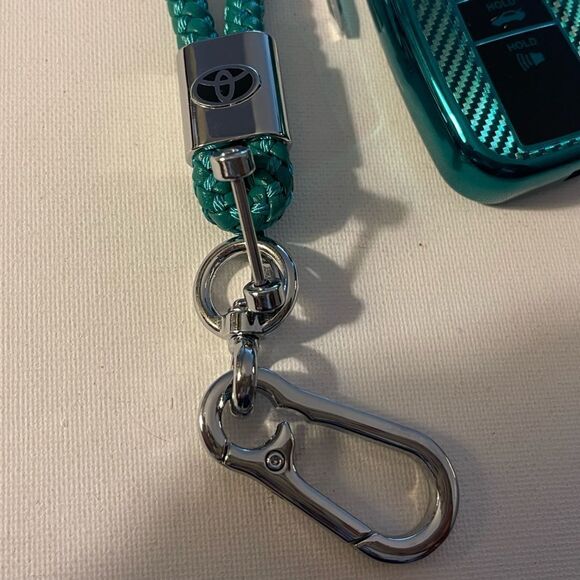 Toyota Logo fob Keychain in Green and fob cover in Green NWT - Picture 6 of 8
